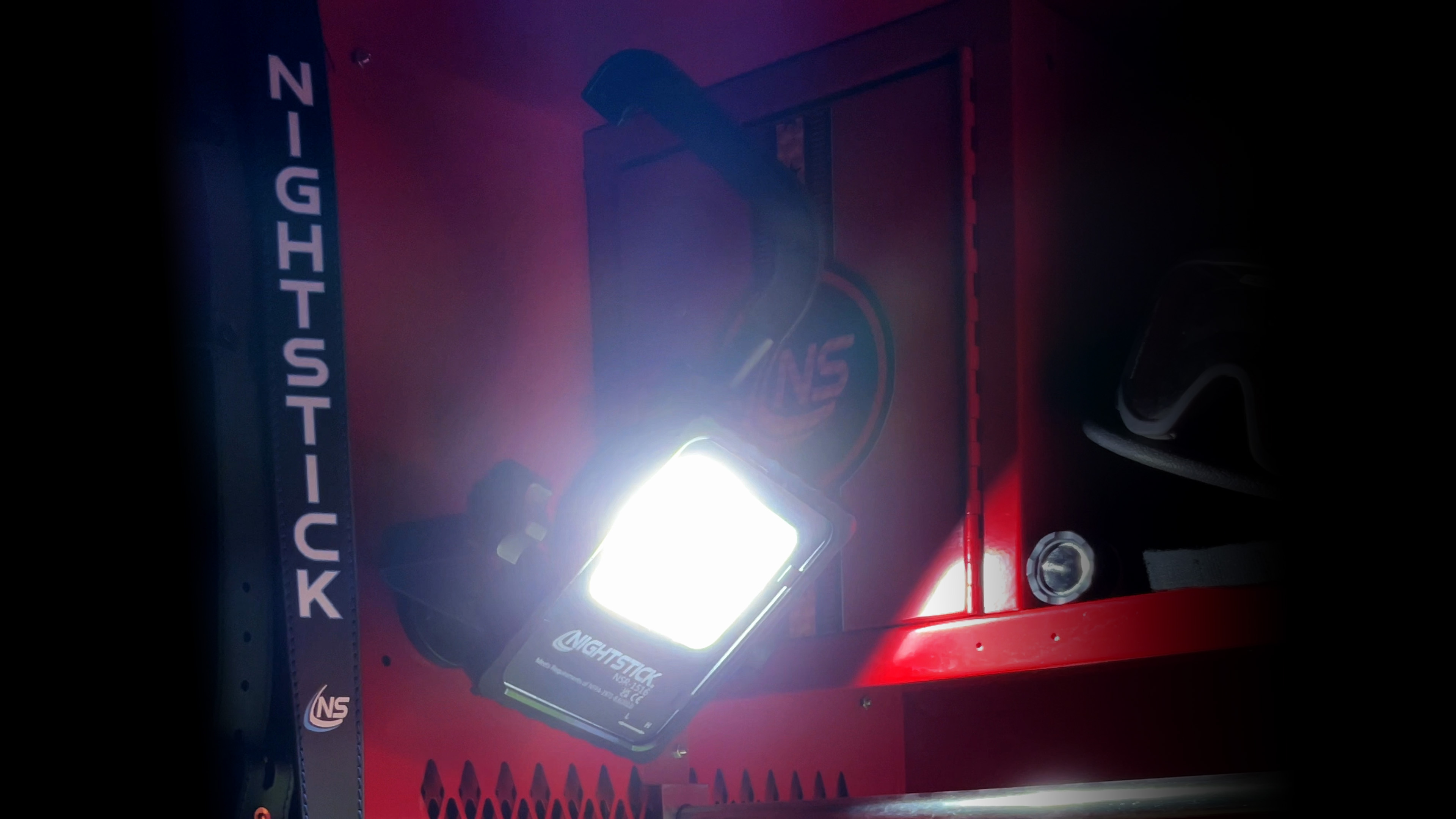 Nightstick NSR-1516 Scene Light w/Magnetic Base & Telescoping
